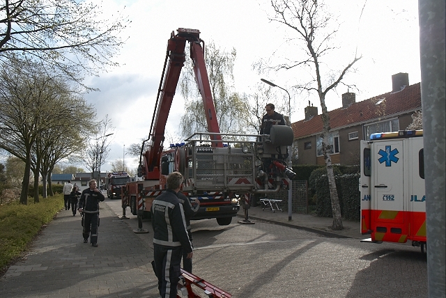 2010/95a/20100422 001Toevluchtstraat assistentie ambu.jpg